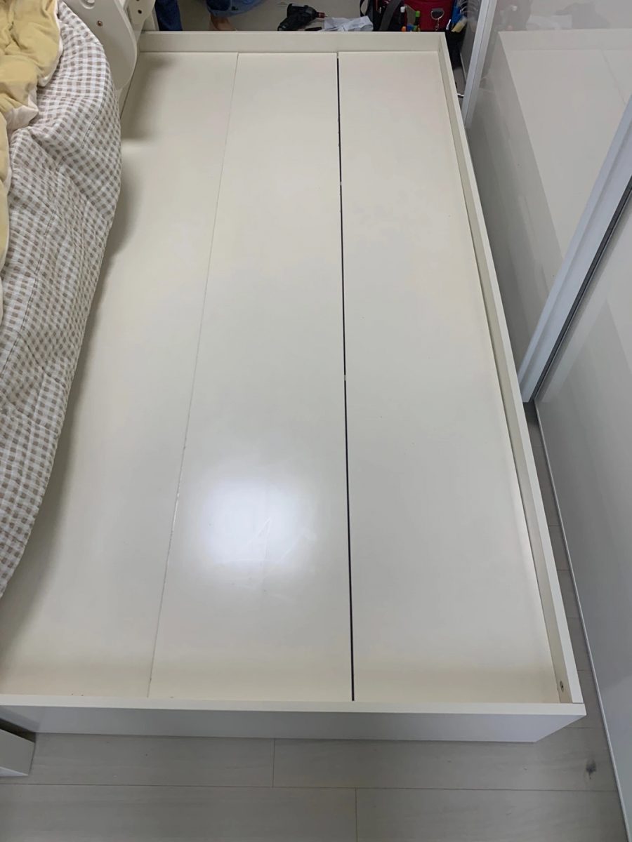 상판 표면에 남은 실금 확인
