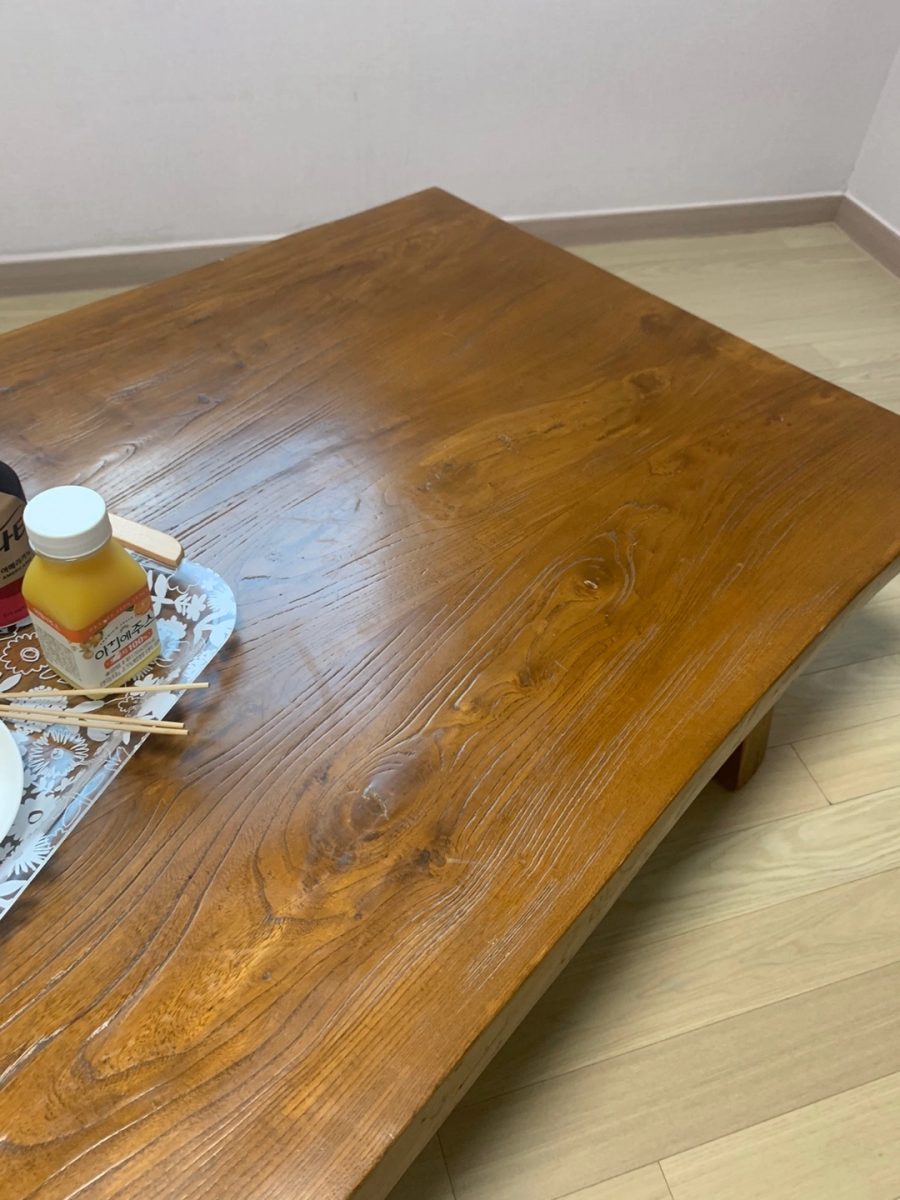 재코팅 후 스타일링한 테이블 모습